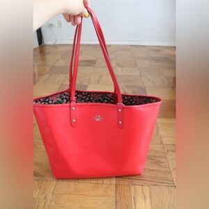 COACH Leather Tote Bag REVERSIBLE with Attached Pouch